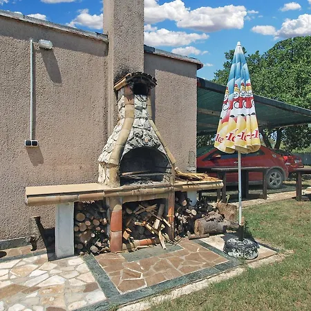 Suzana 1608 Пула