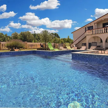 Suzana 1608 Apartment