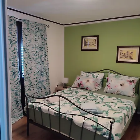 Suzana 1608 Apartment