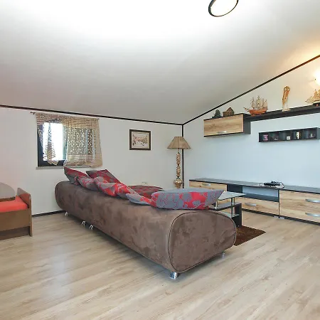 Suzana 1608 * Pula