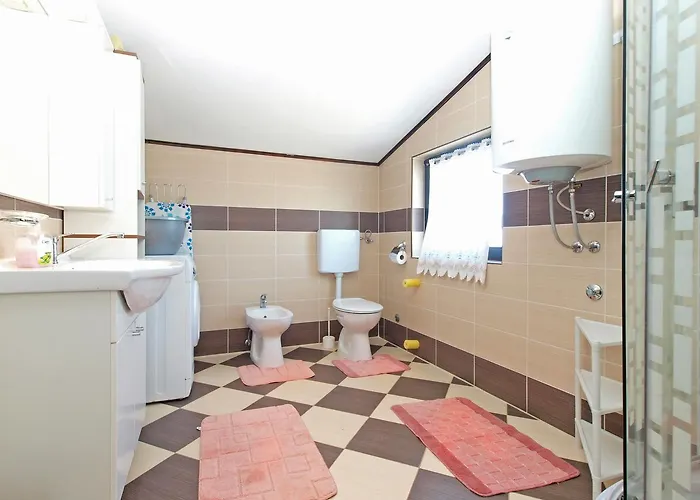 Suzana 1608 Pula